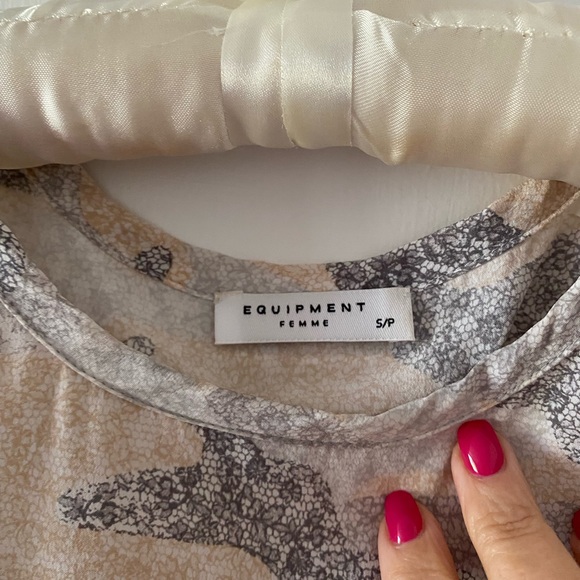 Equipment silk camo (lace pattern) top. Real luxe. - Picture 3 of 3
